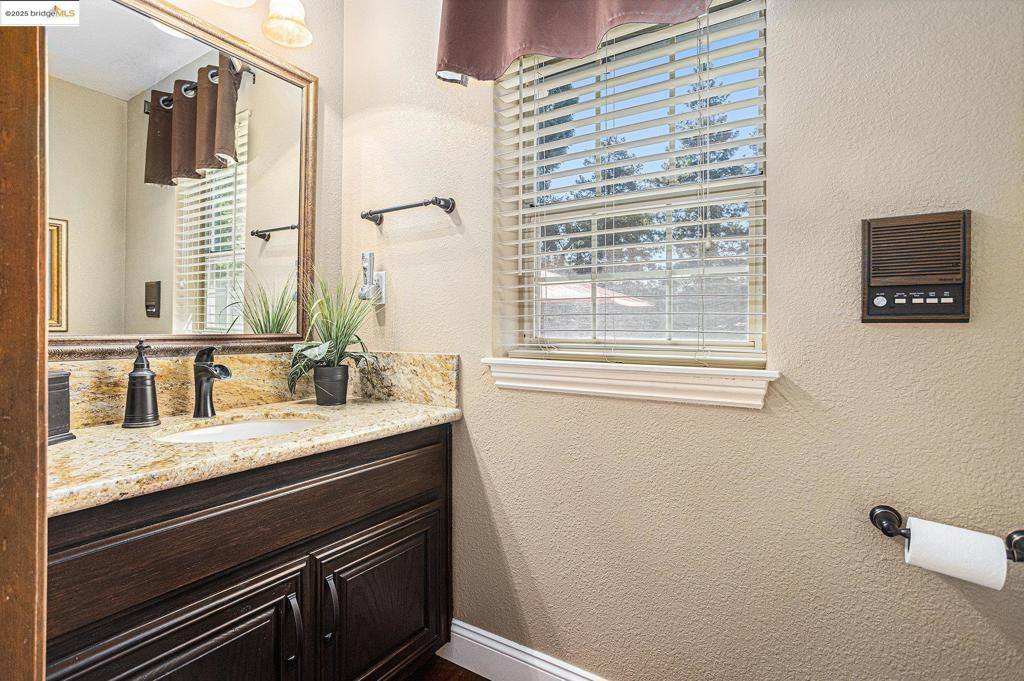 15 Madeira Ct, Oakley, CA 94561