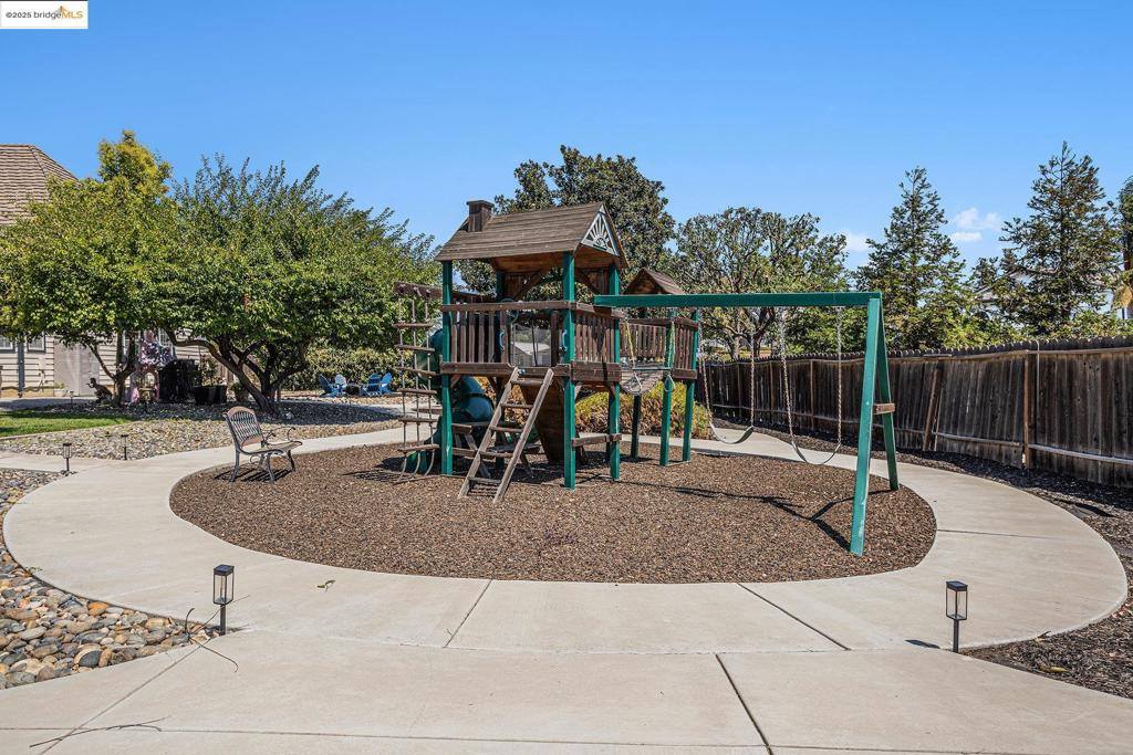 15 Madeira Ct, Oakley, CA 94561