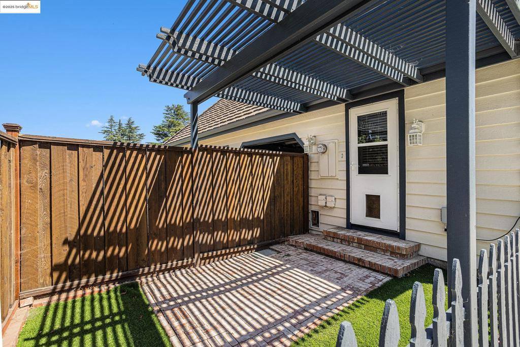 15 Madeira Ct, Oakley, CA 94561