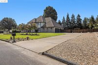 15 Madeira Ct, Oakley, CA 94561