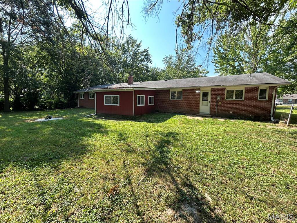 515 West James Boulevard, Saint James, MO 65559