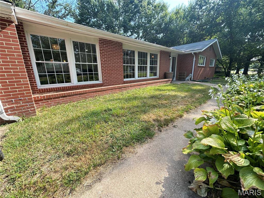 515 West James Boulevard, Saint James, MO 65559