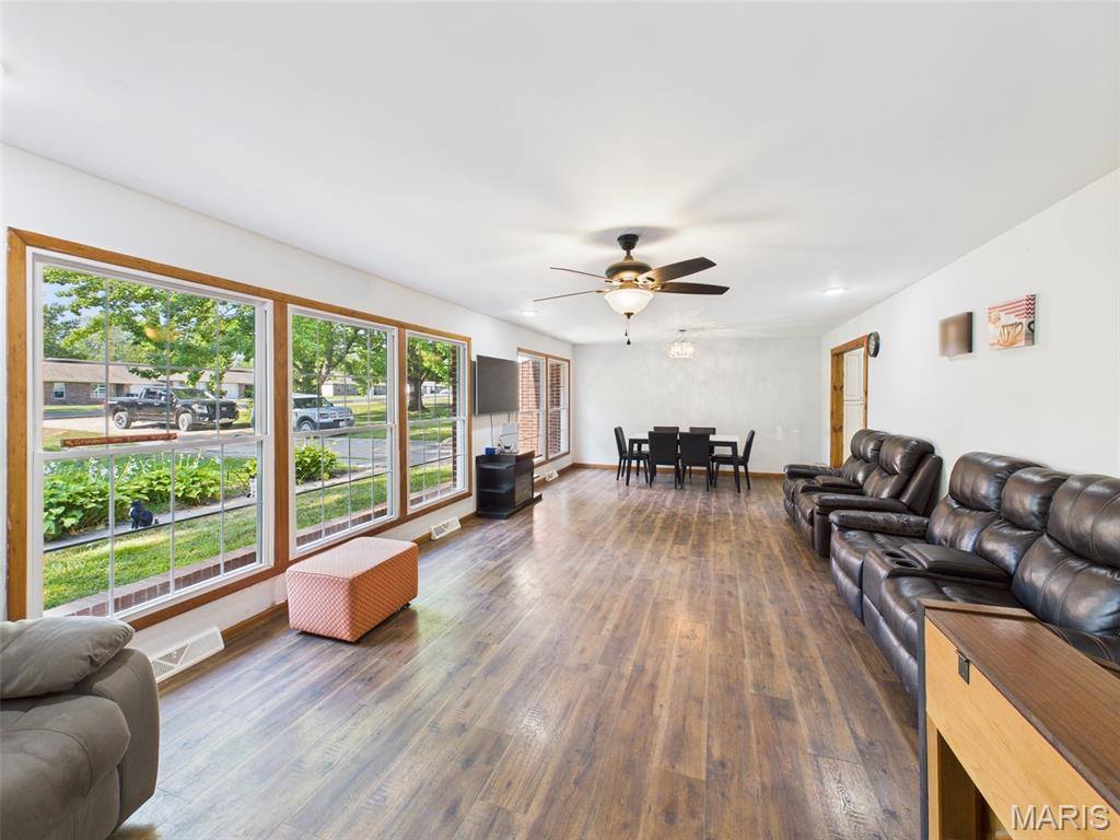 515 West James Boulevard, Saint James, MO 65559