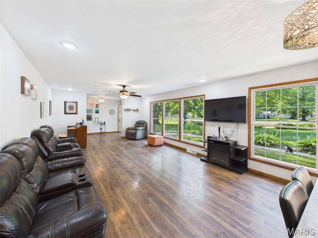 515 West James Boulevard, Saint James, MO 65559