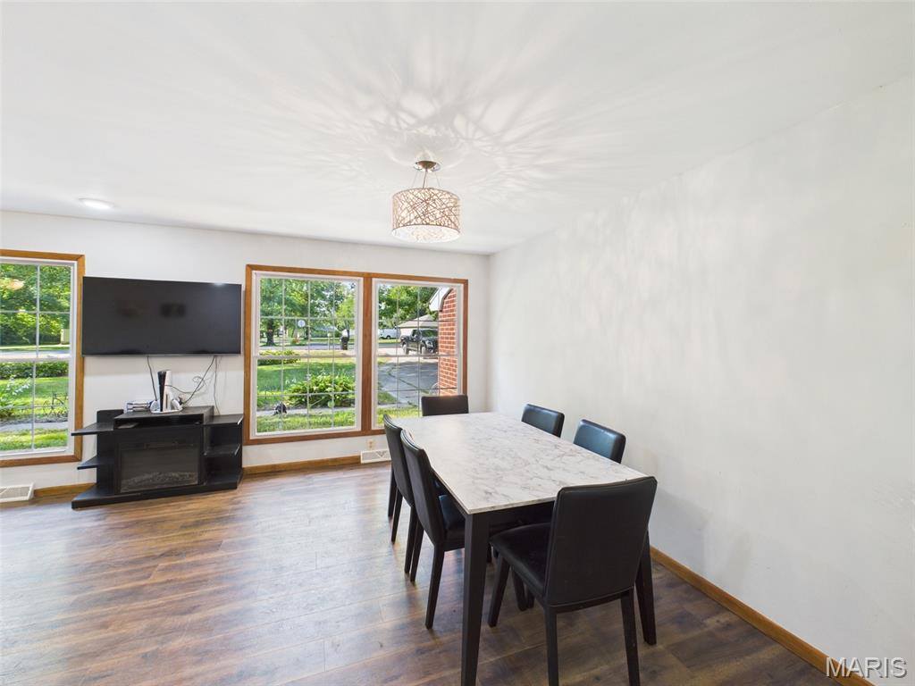 515 West James Boulevard, Saint James, MO 65559