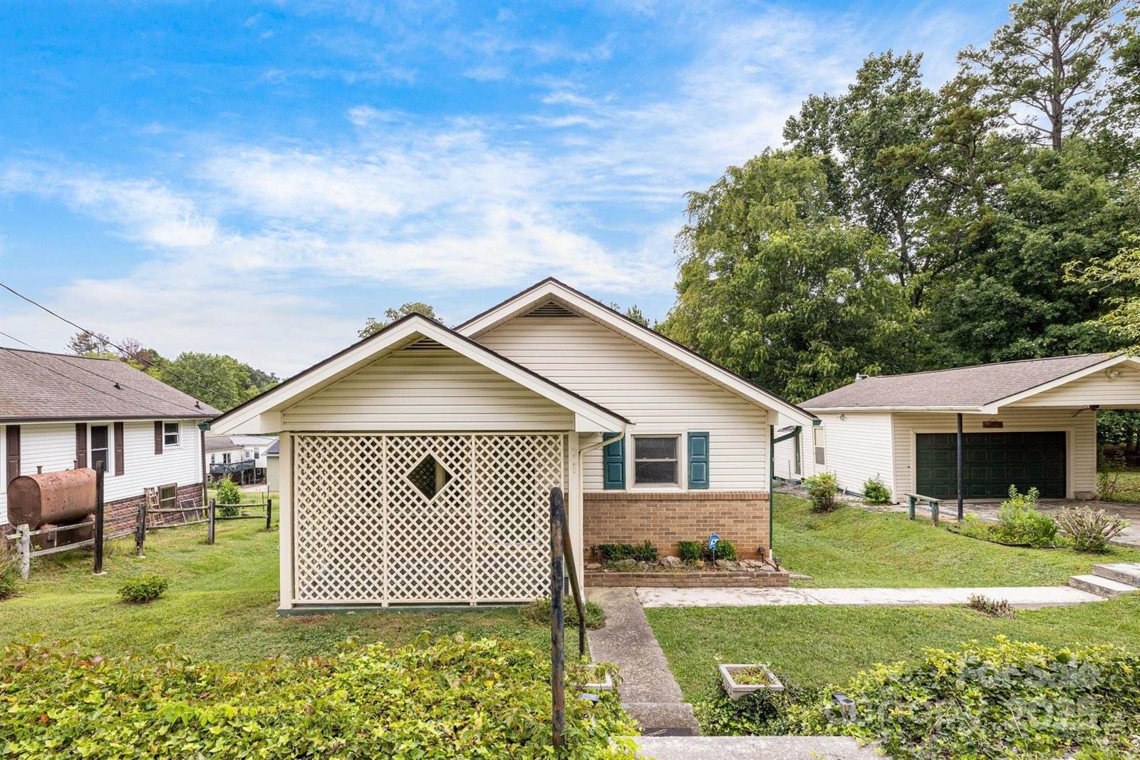 141 Macedonia Road, Asheville, NC 28804