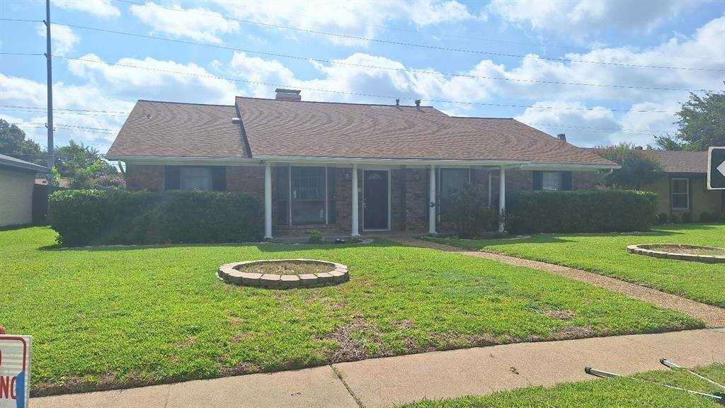 222 Mistletoe Drive, Richardson, TX 75081