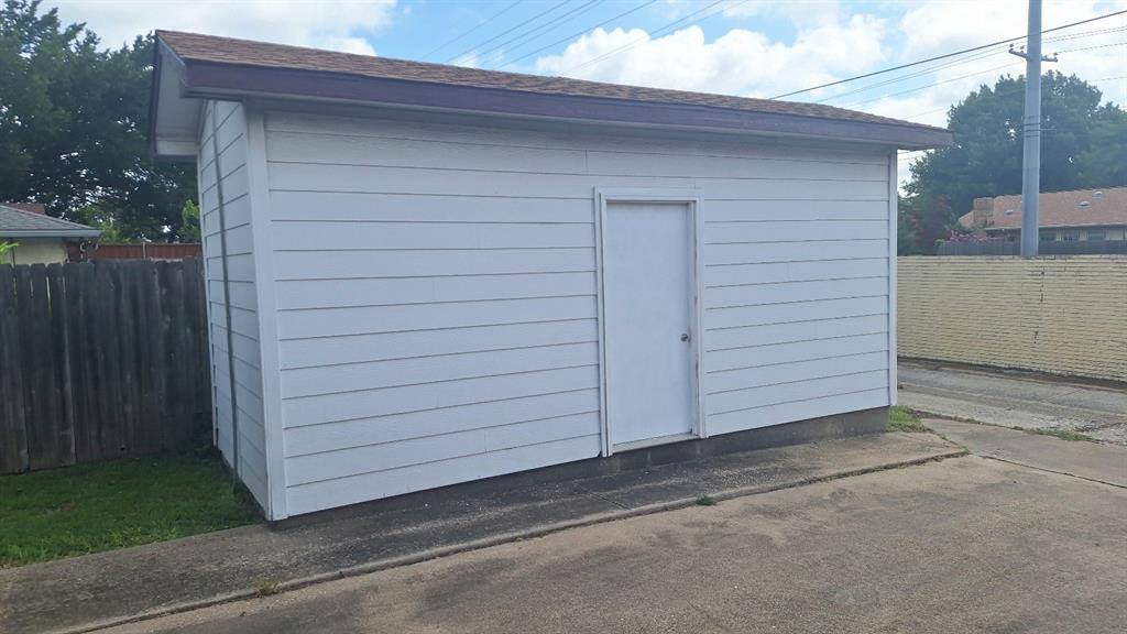 222 Mistletoe Drive, Richardson, TX 75081