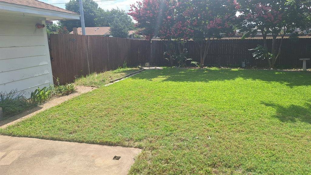 222 Mistletoe Drive, Richardson, TX 75081