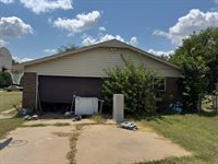 5704 Earl Dr Drive, Shawnee, OK 74804