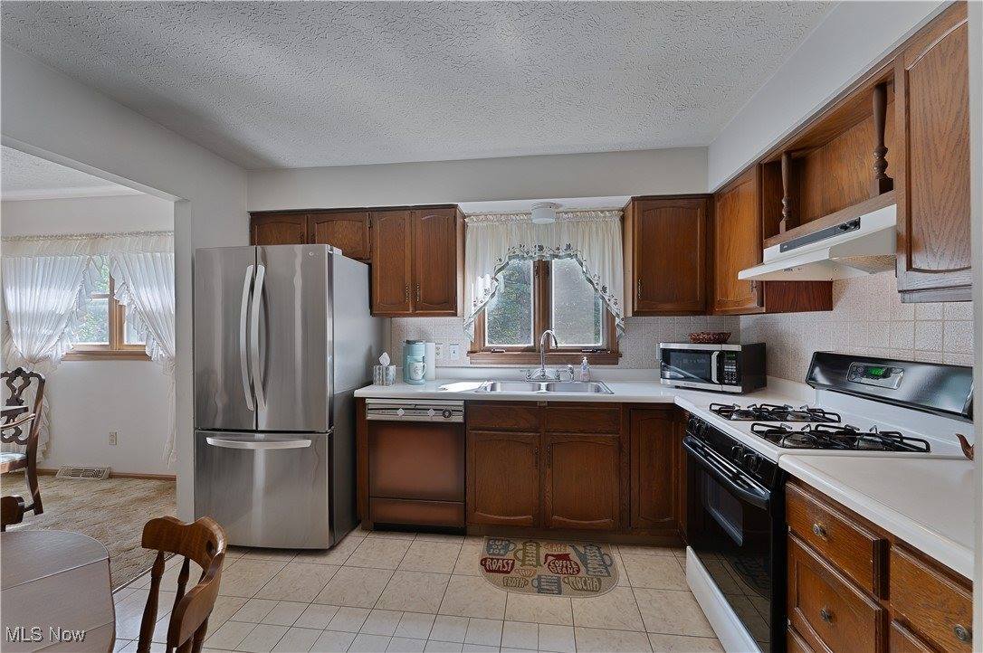 6791 Colleen Drive, Youngstown, OH 44512