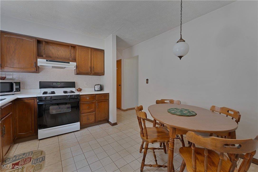 6791 Colleen Drive, Youngstown, OH 44512