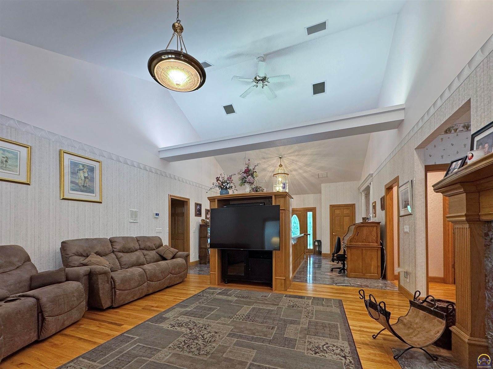 2721 SE Scorpio AVE, Topeka, KS 66605