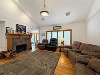 2721 SE Scorpio AVE, Topeka, KS 66605