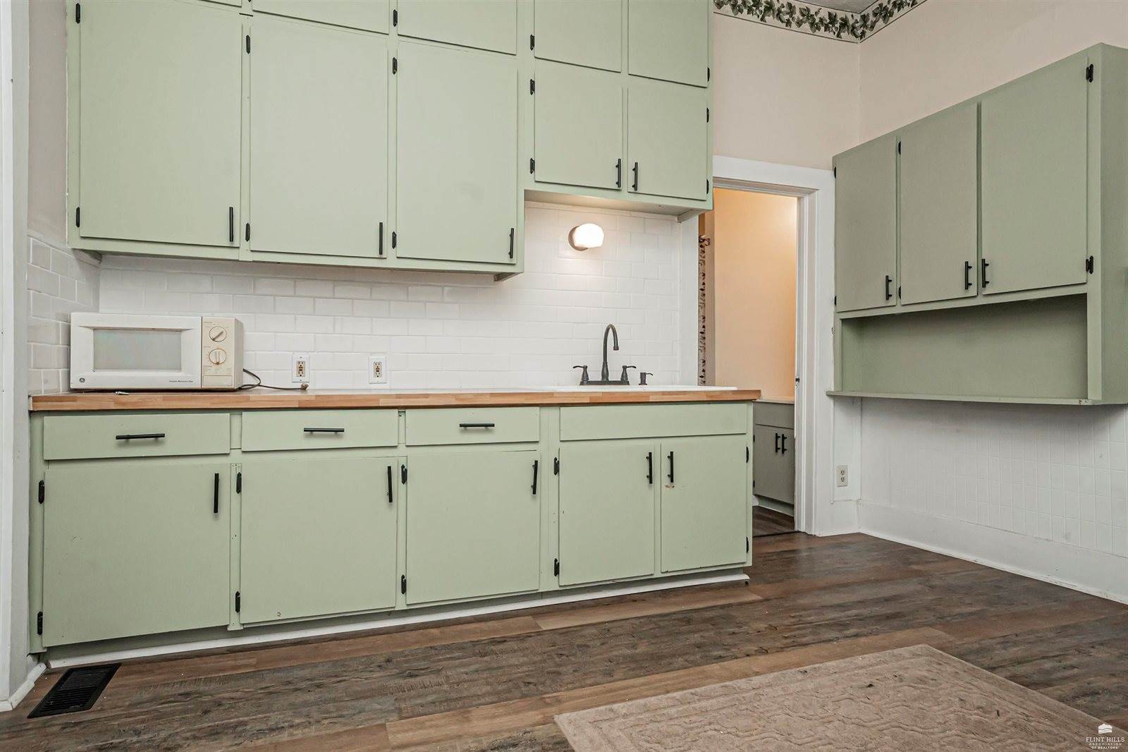 201 South Broadway Street, Herington, KS 67449