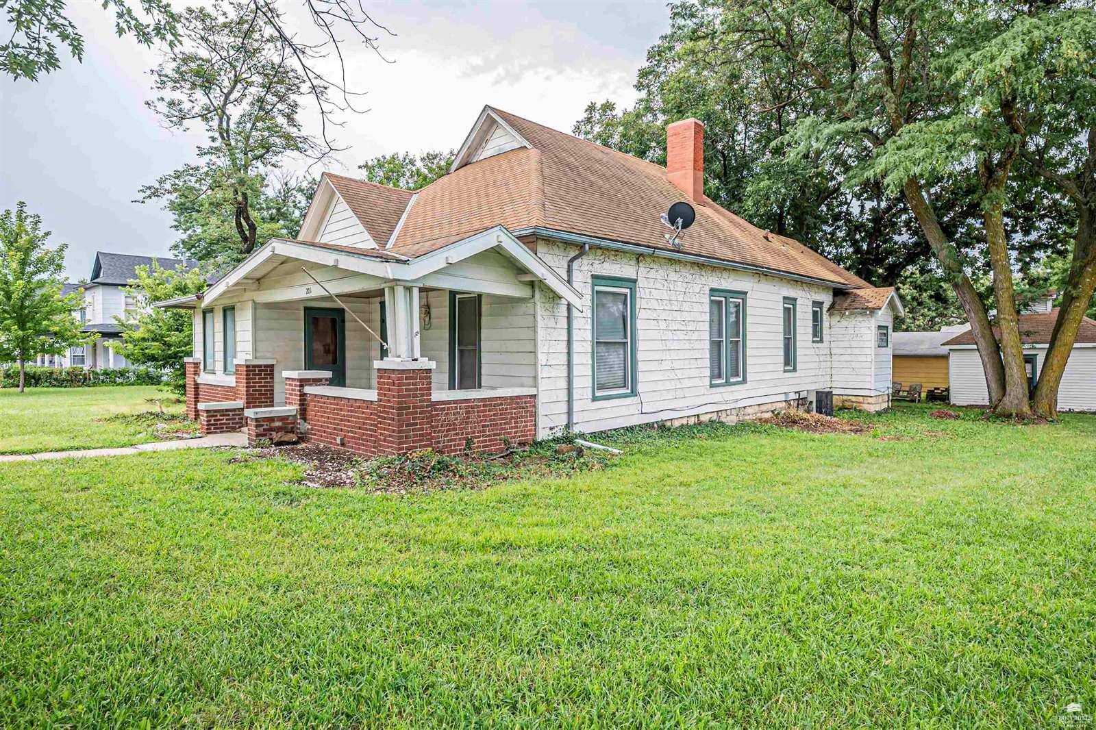201 South Broadway Street, Herington, KS 67449