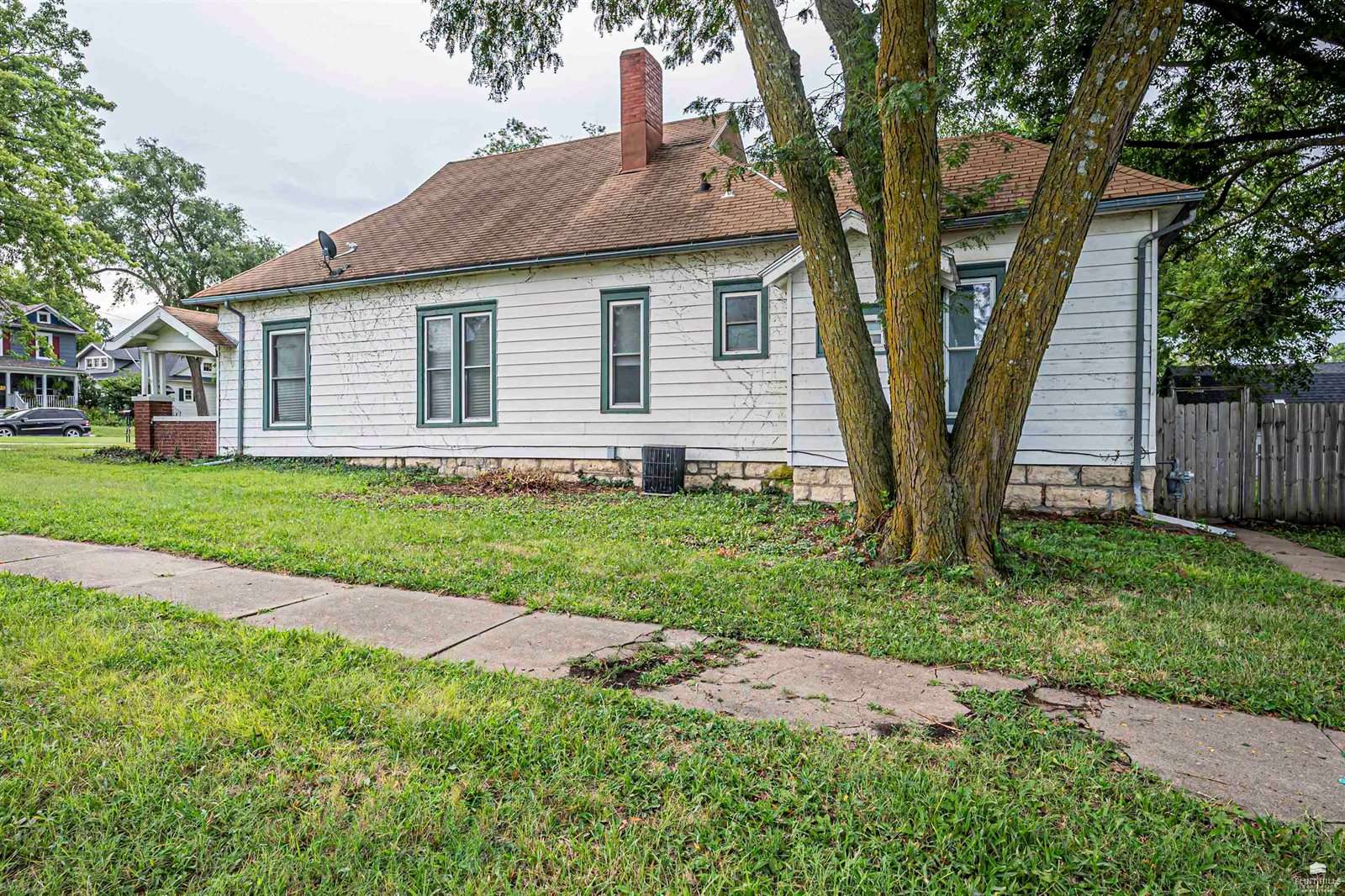 201 South Broadway Street, Herington, KS 67449