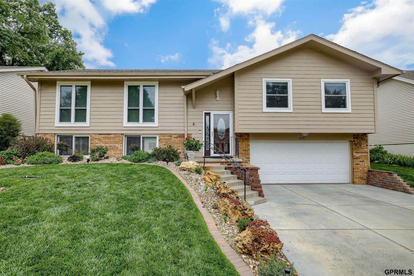 628 North 151 Circle, Omaha, NE 68154