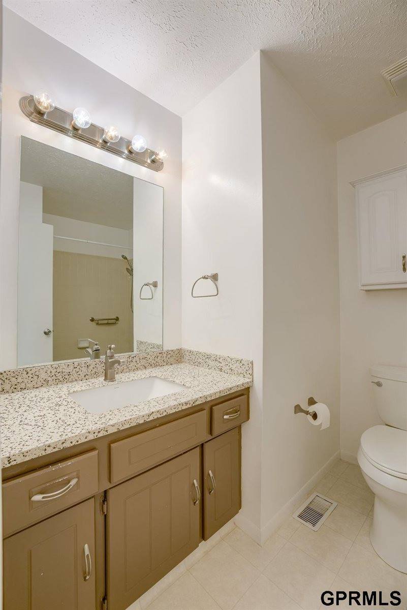 628 North 151 Circle, Omaha, NE 68154