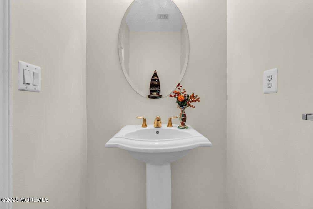 27 Brittany Court, Atlantic Highlands, NJ 07716