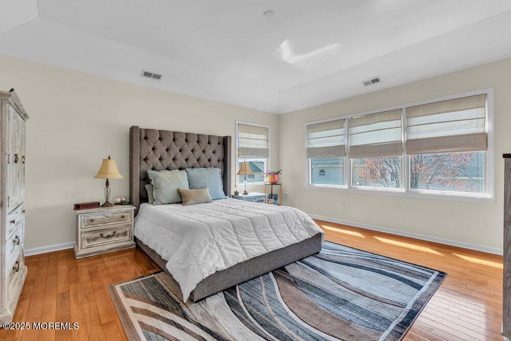 27 Brittany Court, Atlantic Highlands, NJ 07716