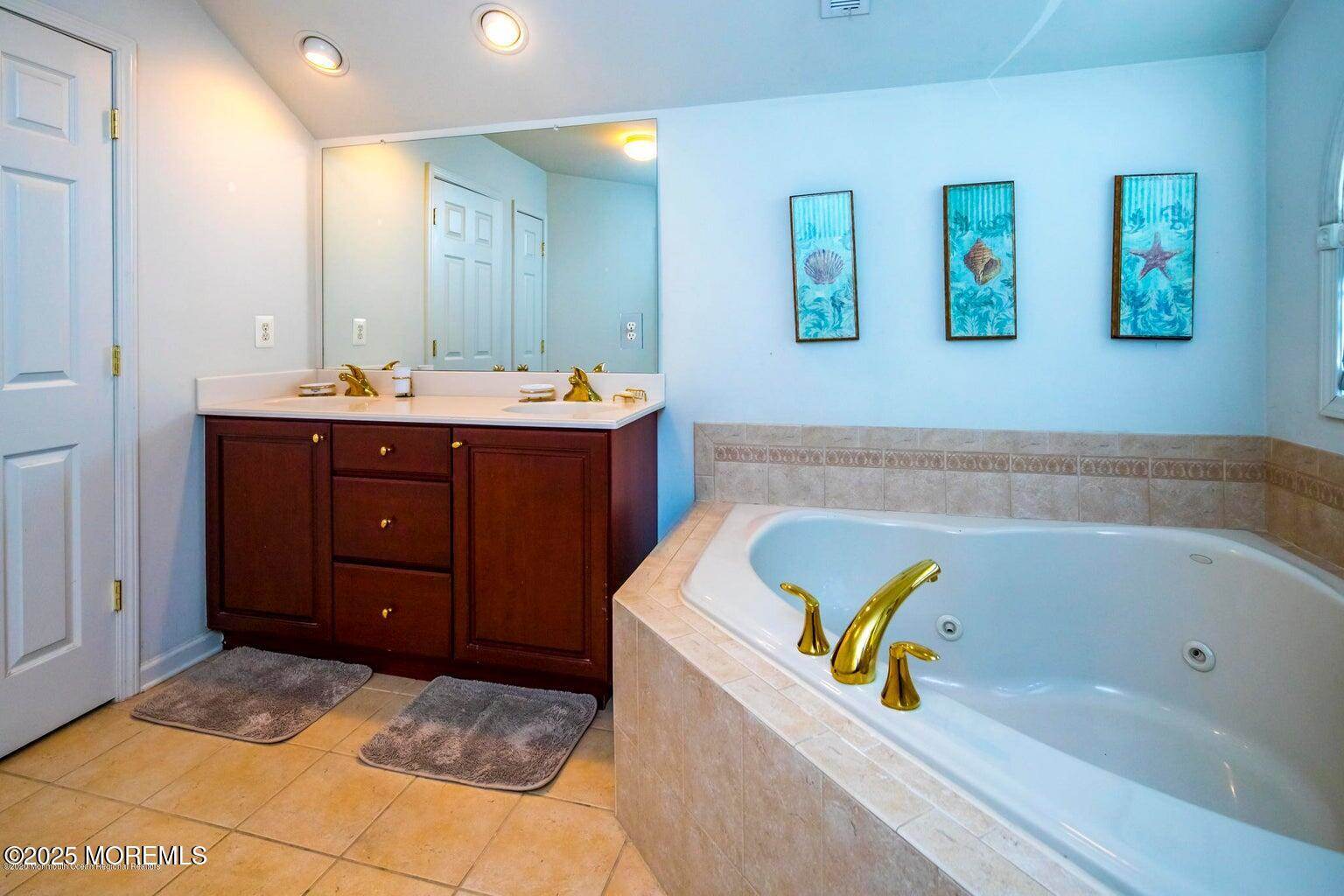 27 Brittany Court, Atlantic Highlands, NJ 07716