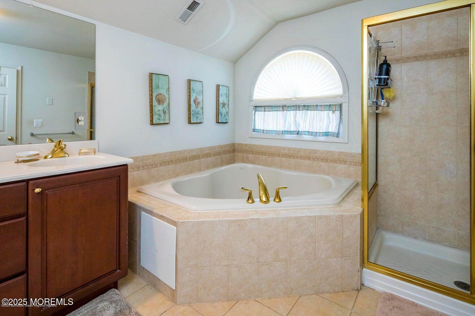 27 Brittany Court, Atlantic Highlands, NJ 07716