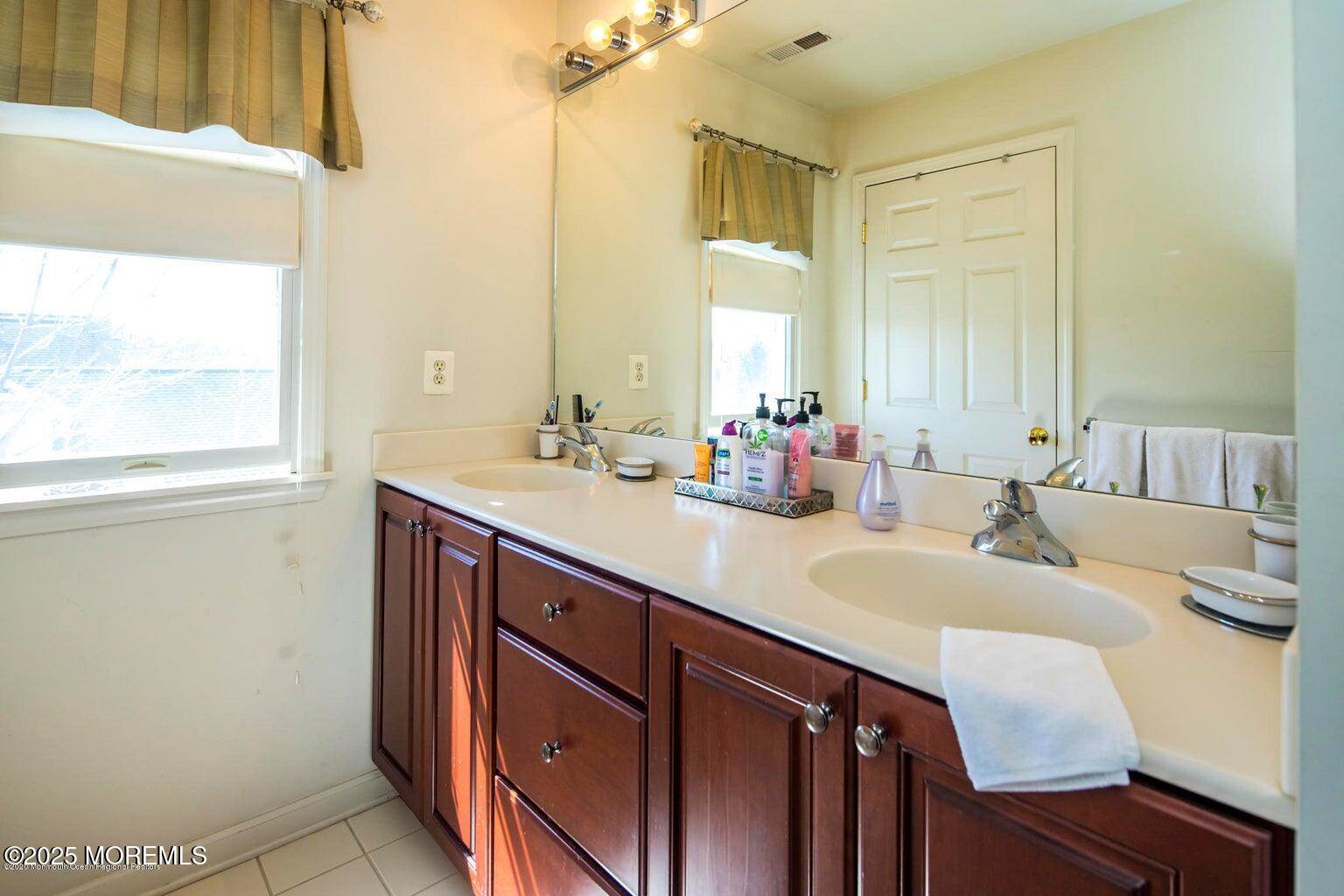 27 Brittany Court, Atlantic Highlands, NJ 07716