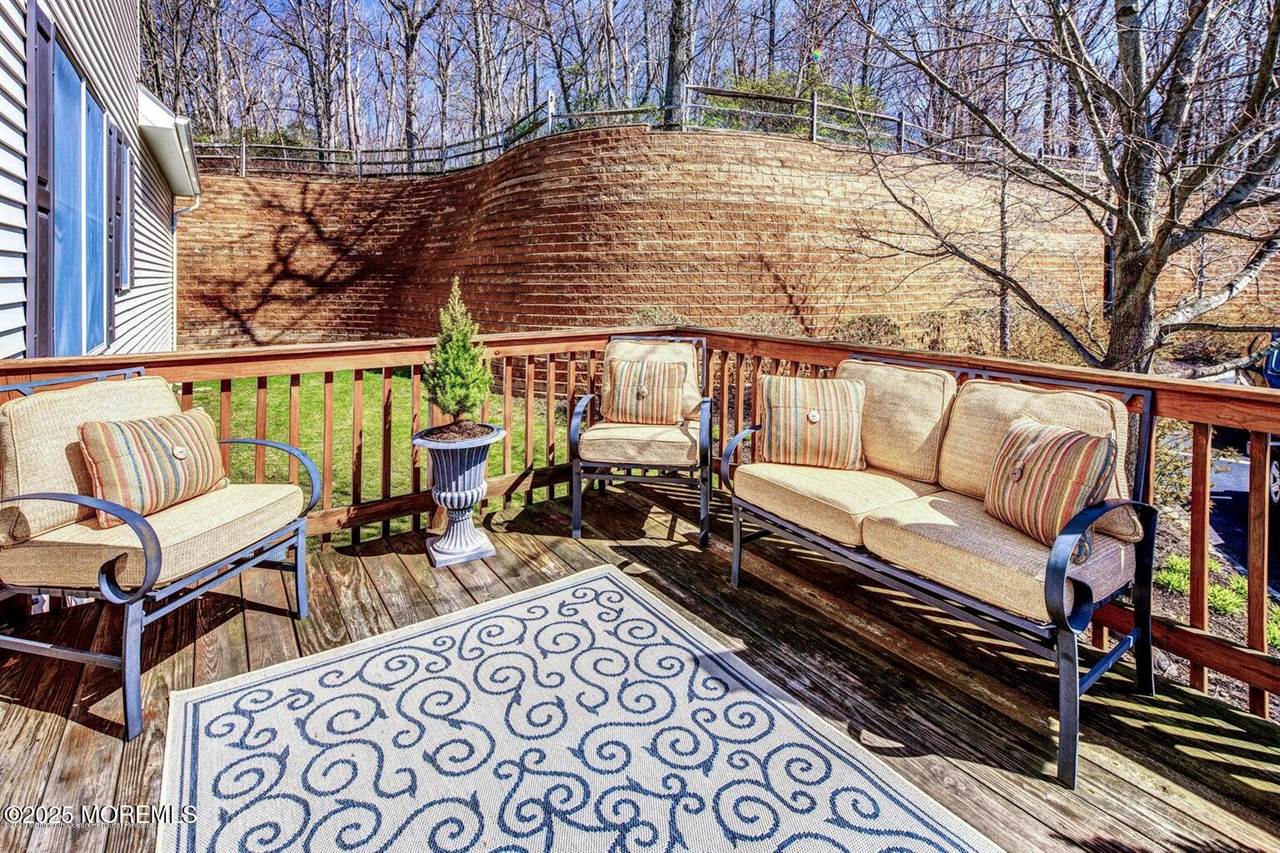 27 Brittany Court, Atlantic Highlands, NJ 07716