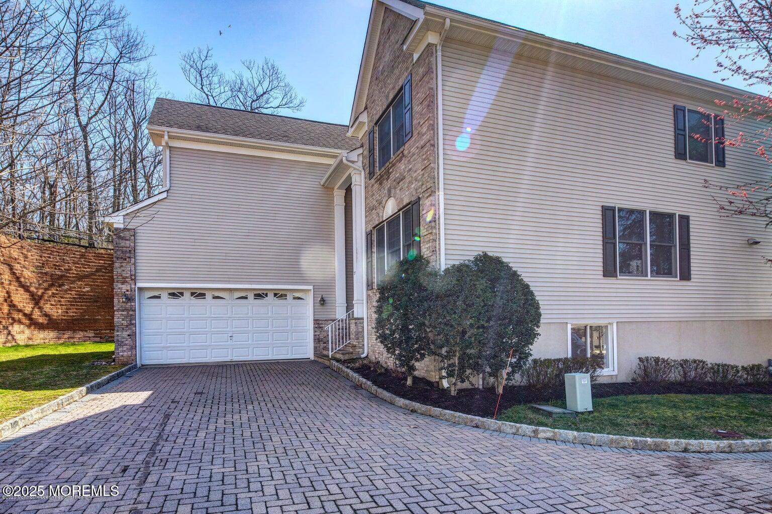 27 Brittany Court, Atlantic Highlands, NJ 07716