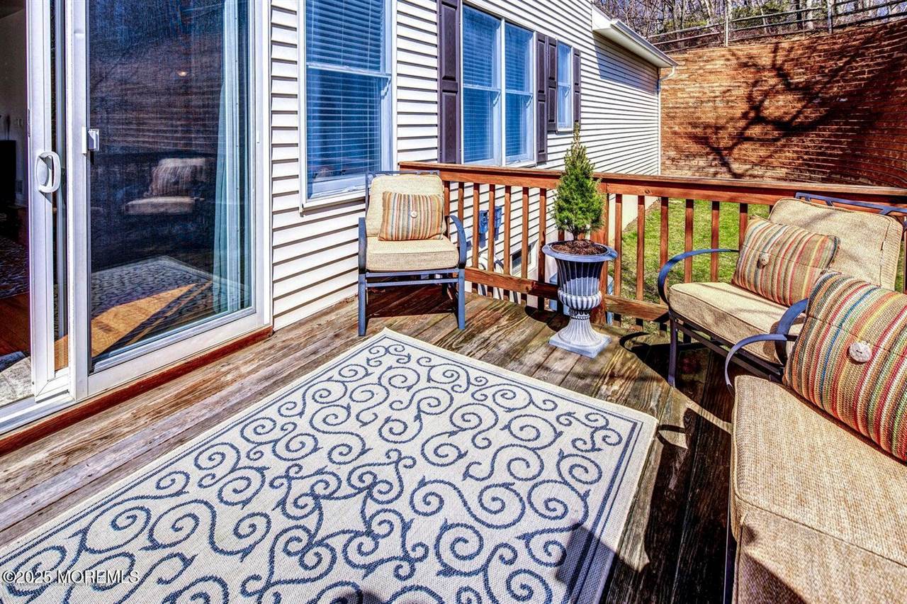 27 Brittany Court, Atlantic Highlands, NJ 07716