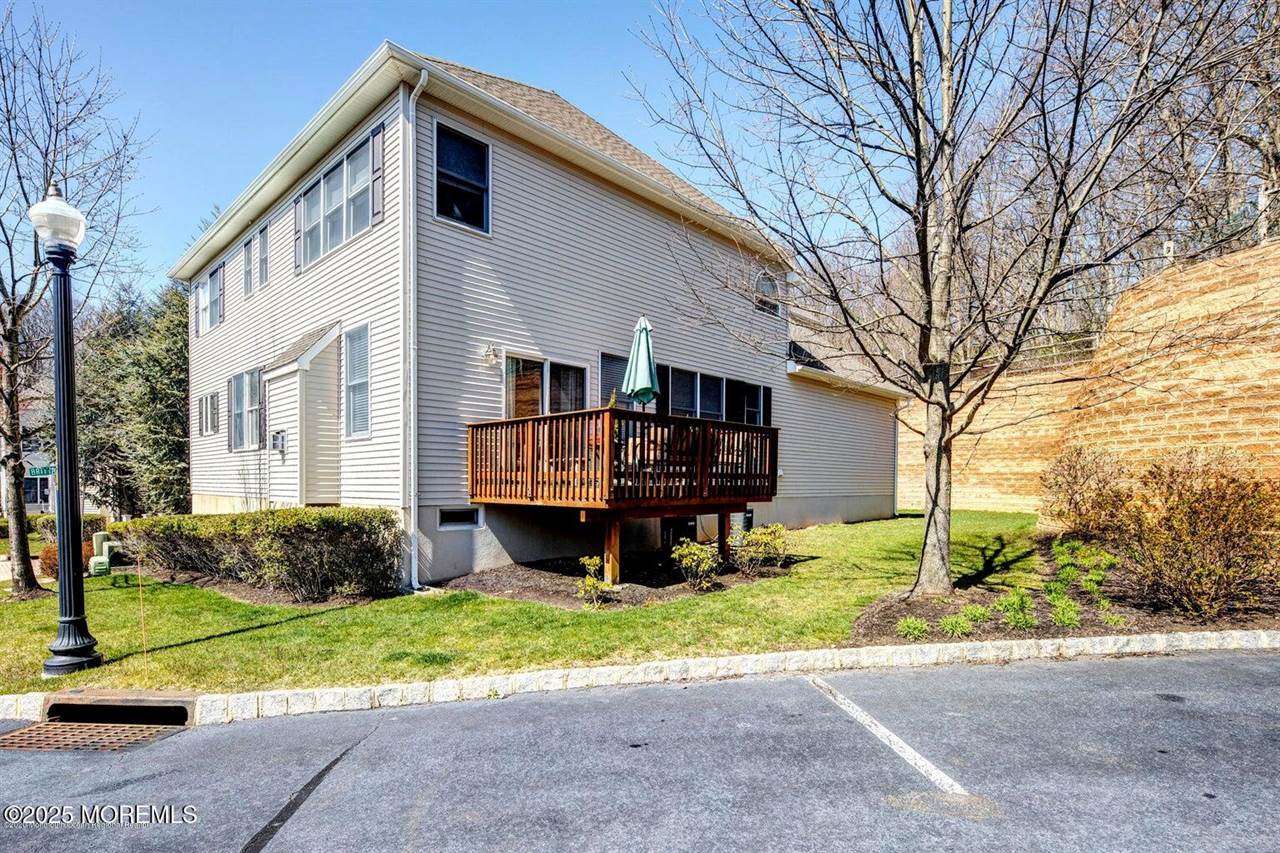 27 Brittany Court, Atlantic Highlands, NJ 07716