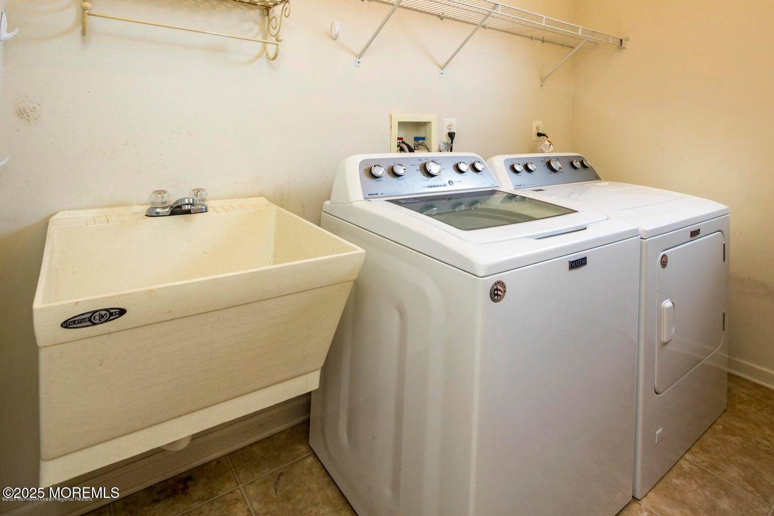 27 Brittany Court, Atlantic Highlands, NJ 07716