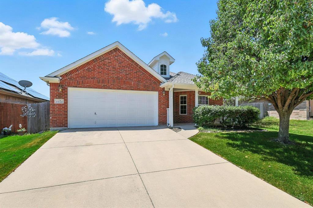 5521 Creek Hill Lane, Fort Worth, TX 76179