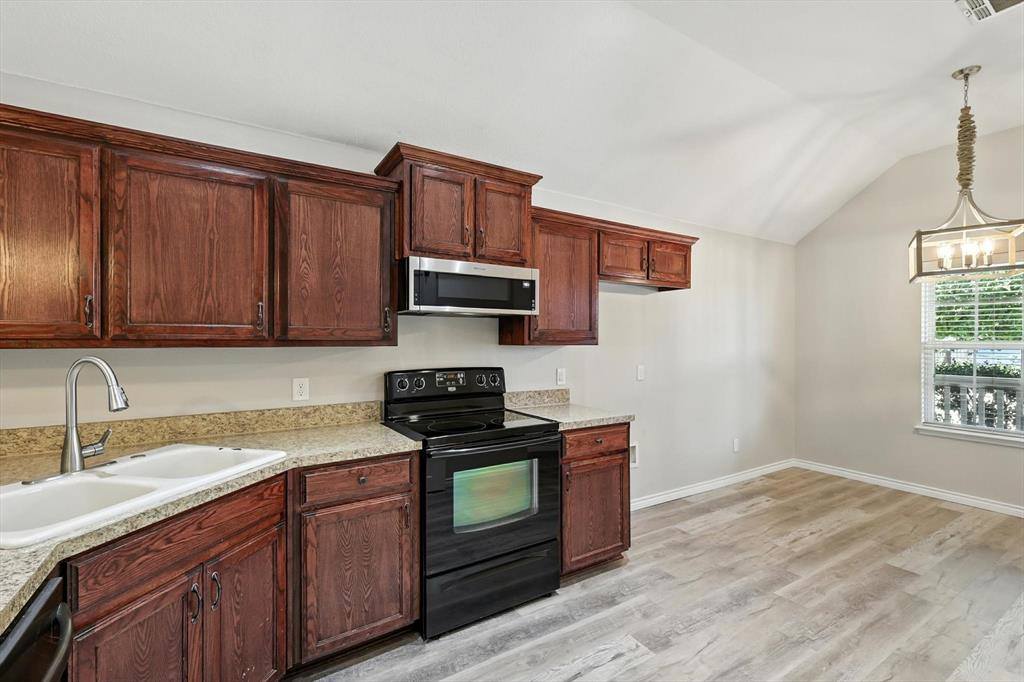 5521 Creek Hill Lane, Fort Worth, TX 76179