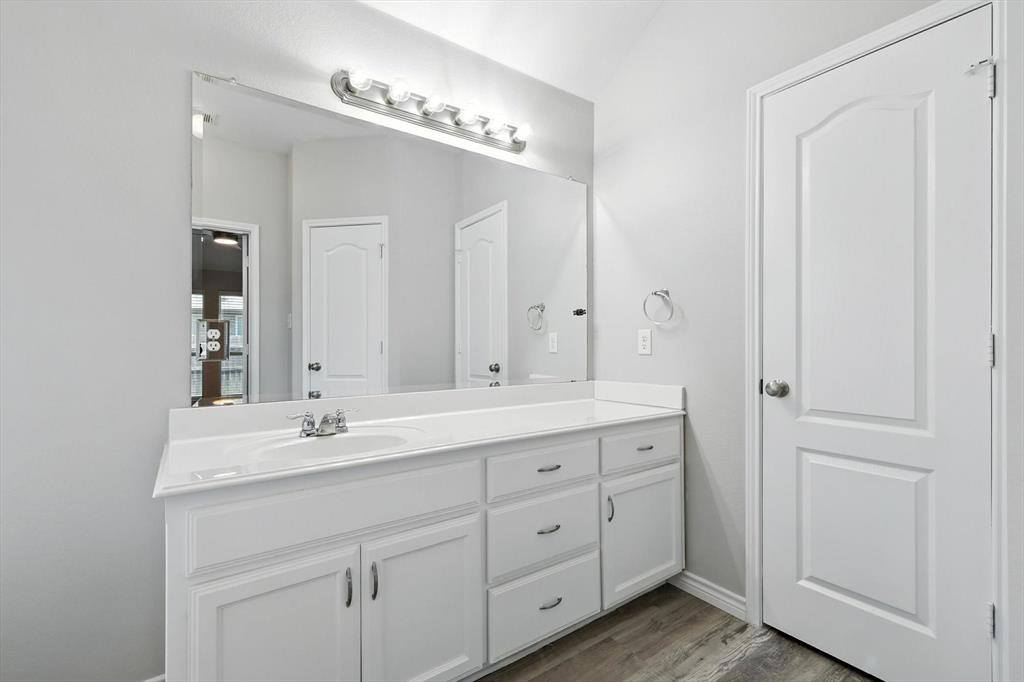 5521 Creek Hill Lane, Fort Worth, TX 76179