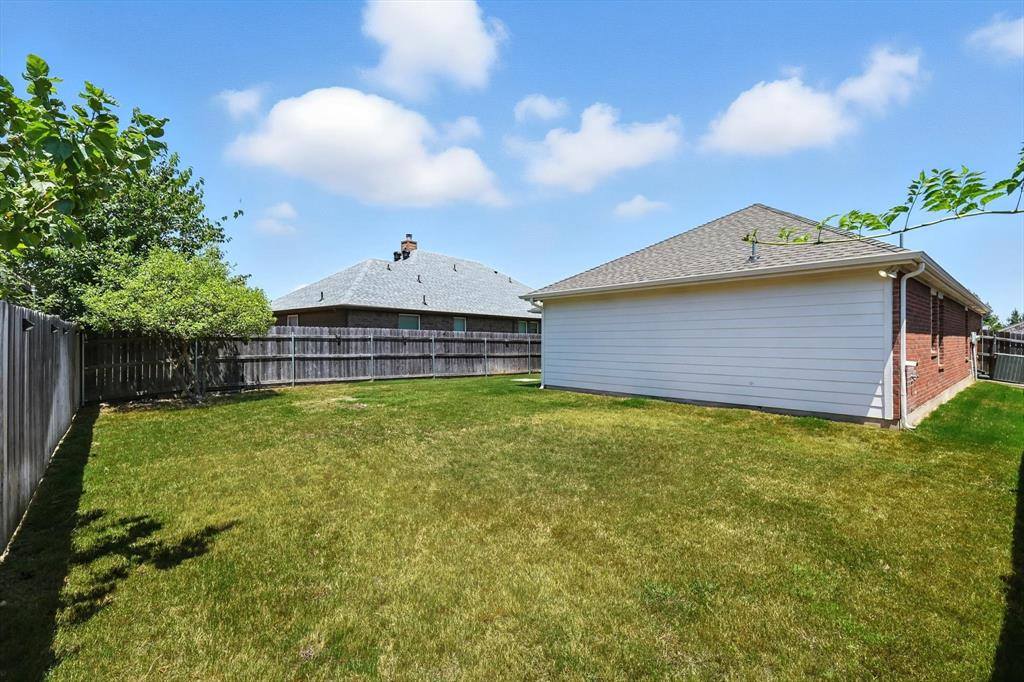 5521 Creek Hill Lane, Fort Worth, TX 76179