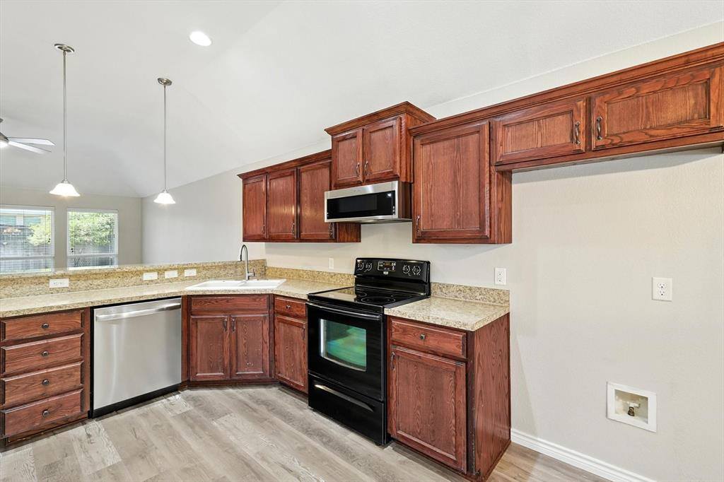 5521 Creek Hill Lane, Fort Worth, TX 76179