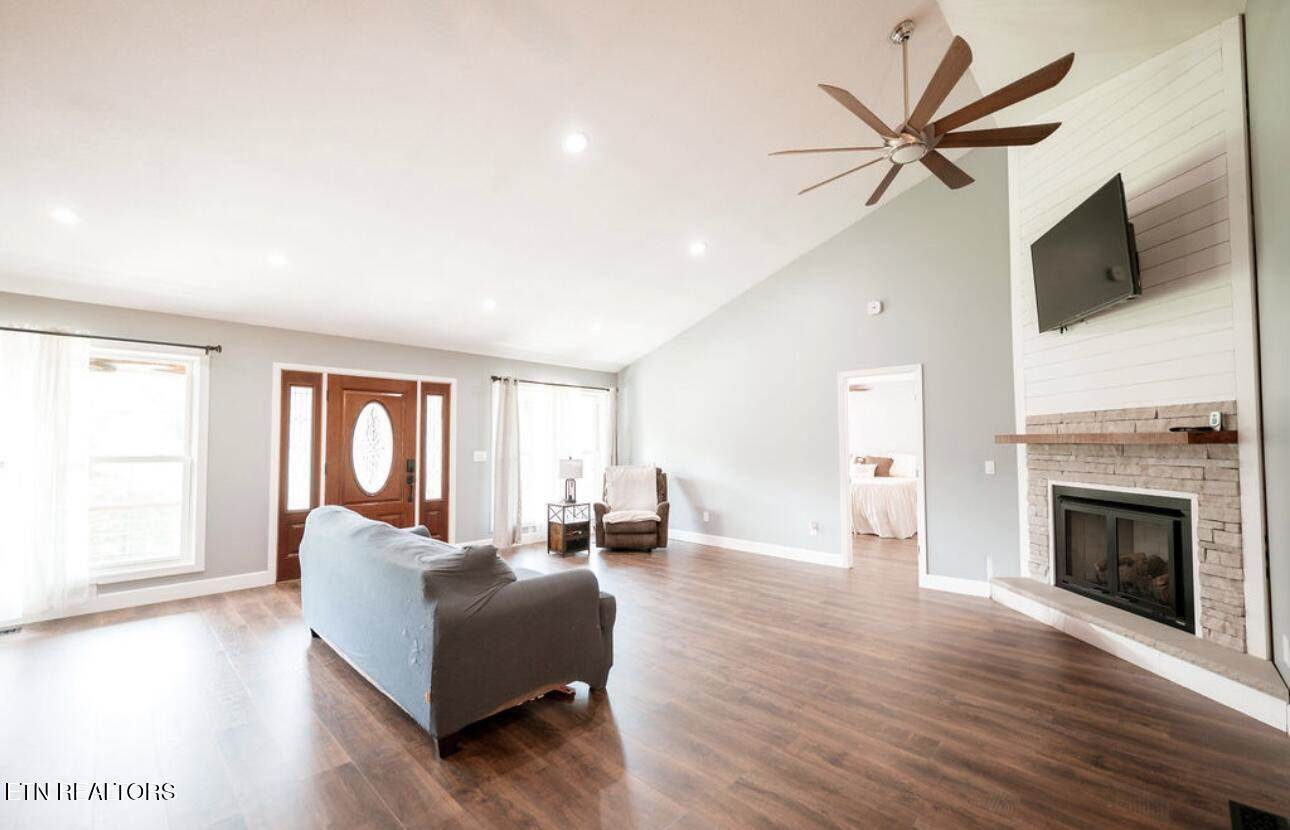 630 Peach Orchard Rd, Andersonville, TN 37705