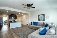720 Red Crossbill, San Antonio, TX 78253