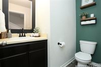 720 Red Crossbill, San Antonio, TX 78253