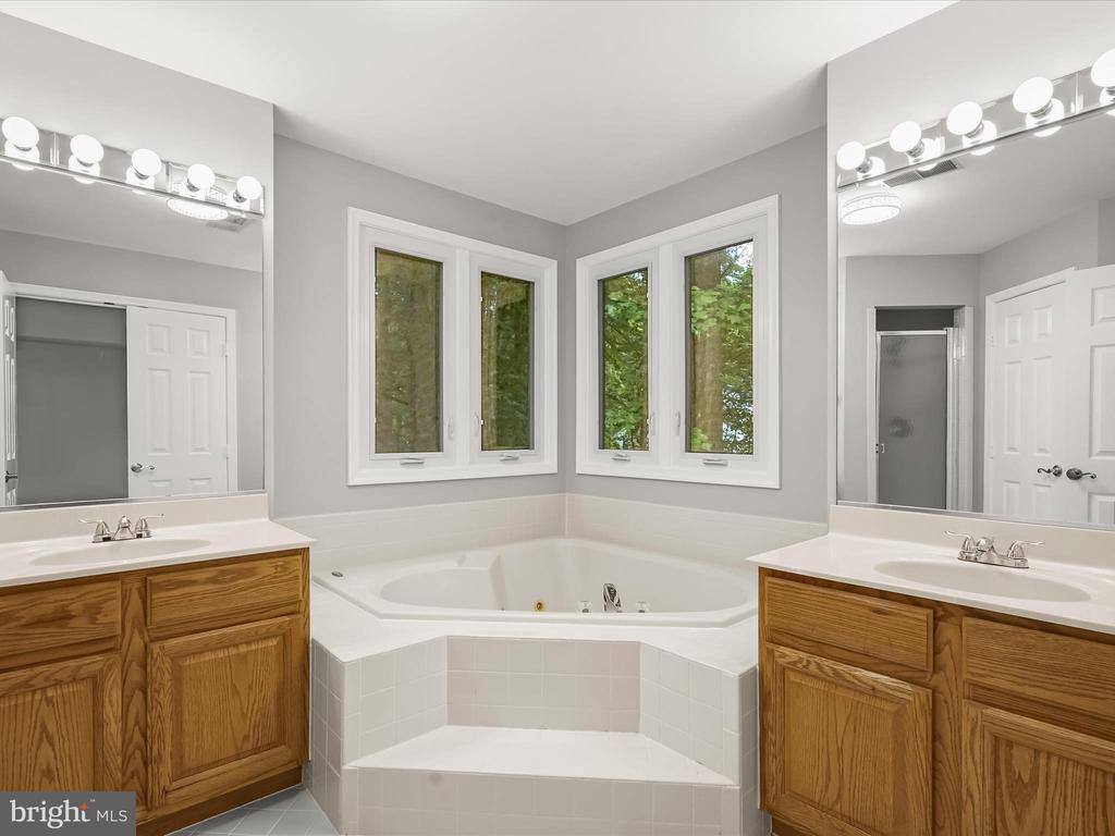 10940 Meanderview Court, Manassas, VA 20111