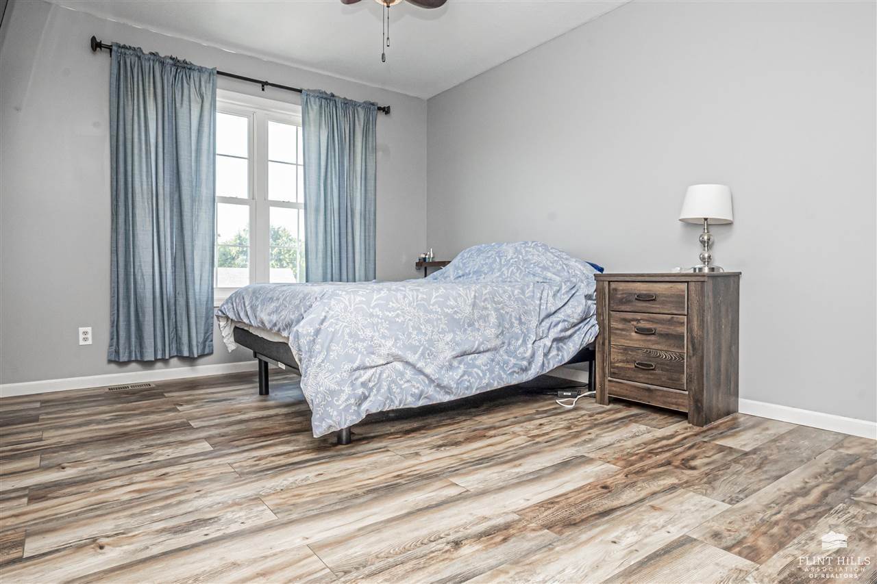 2448 Fox Sparrow Court, Junction City, KS 66441