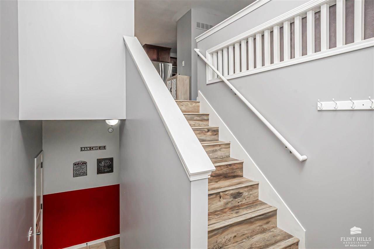 2448 Fox Sparrow Court, Junction City, KS 66441