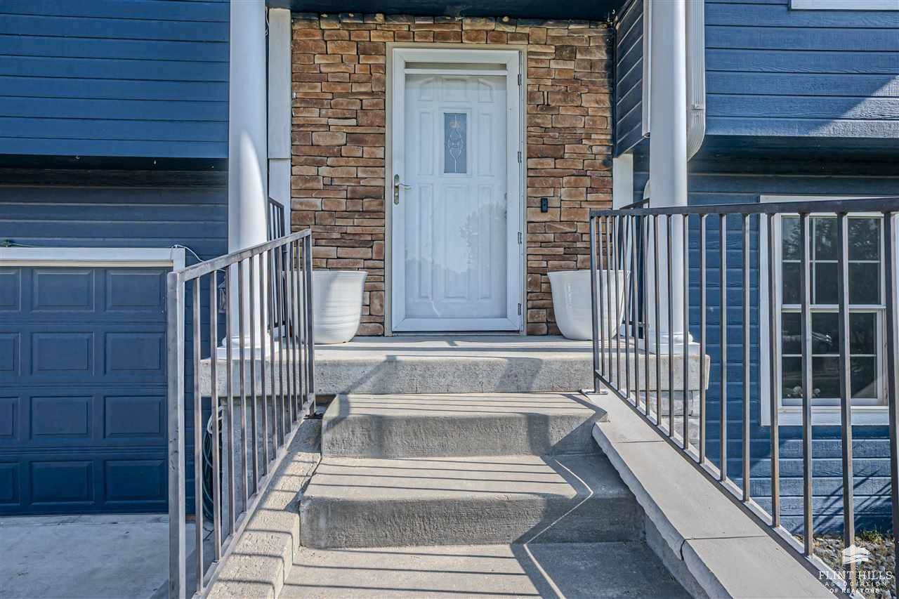 2448 Fox Sparrow Court, Junction City, KS 66441