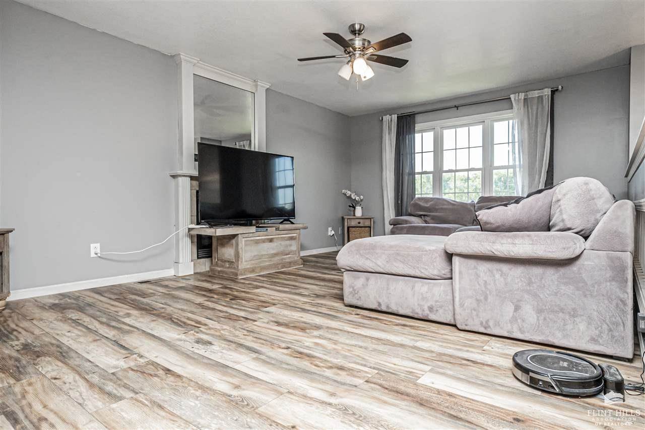 2448 Fox Sparrow Court, Junction City, KS 66441