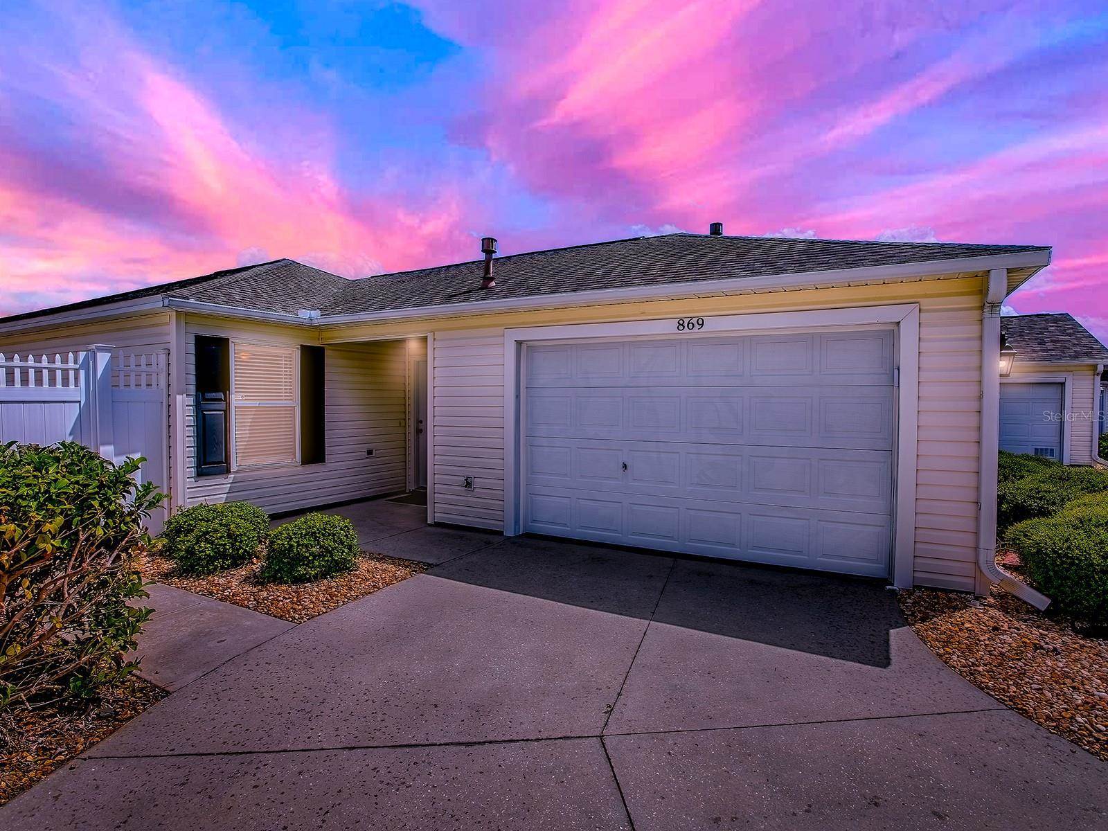 869 Drakeswood Avenue, The Villages, FL 32162