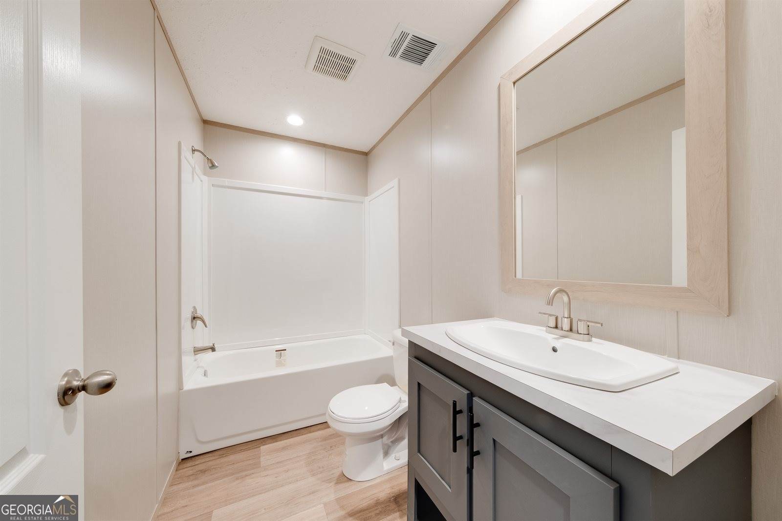 410 L B Hall Road, Garfield, GA 30425