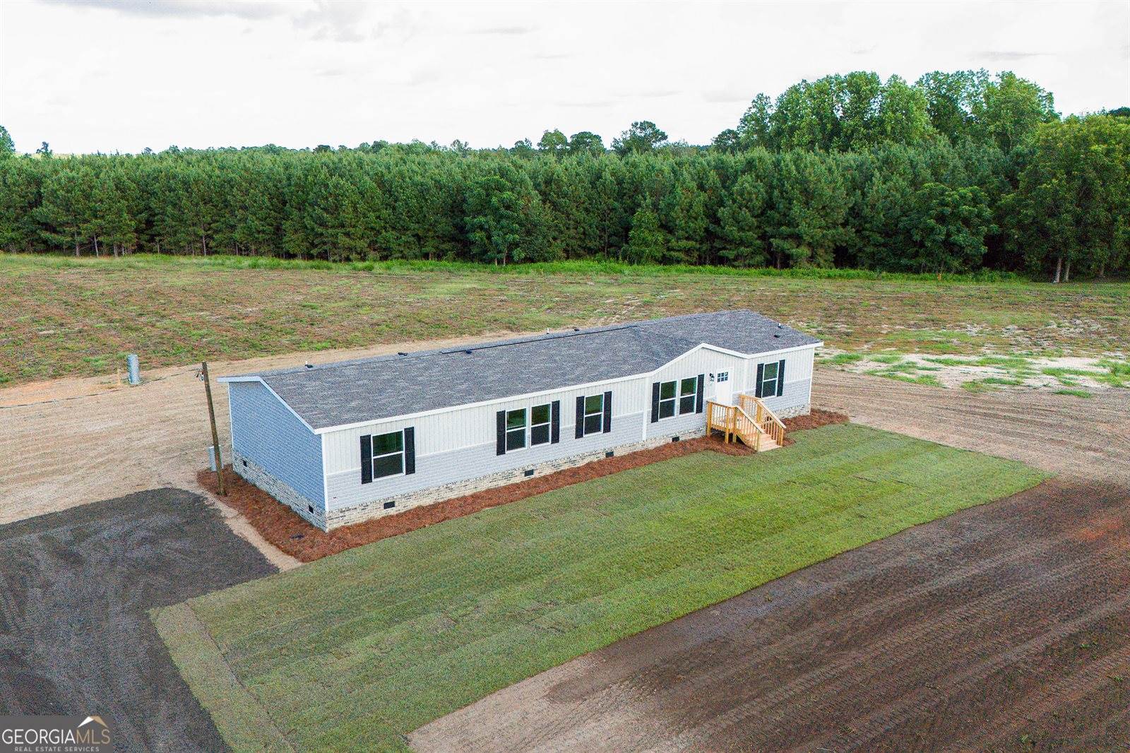 410 L B Hall Road, Garfield, GA 30425