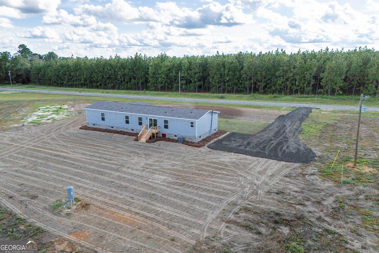 410 L B Hall Road, Garfield, GA 30425